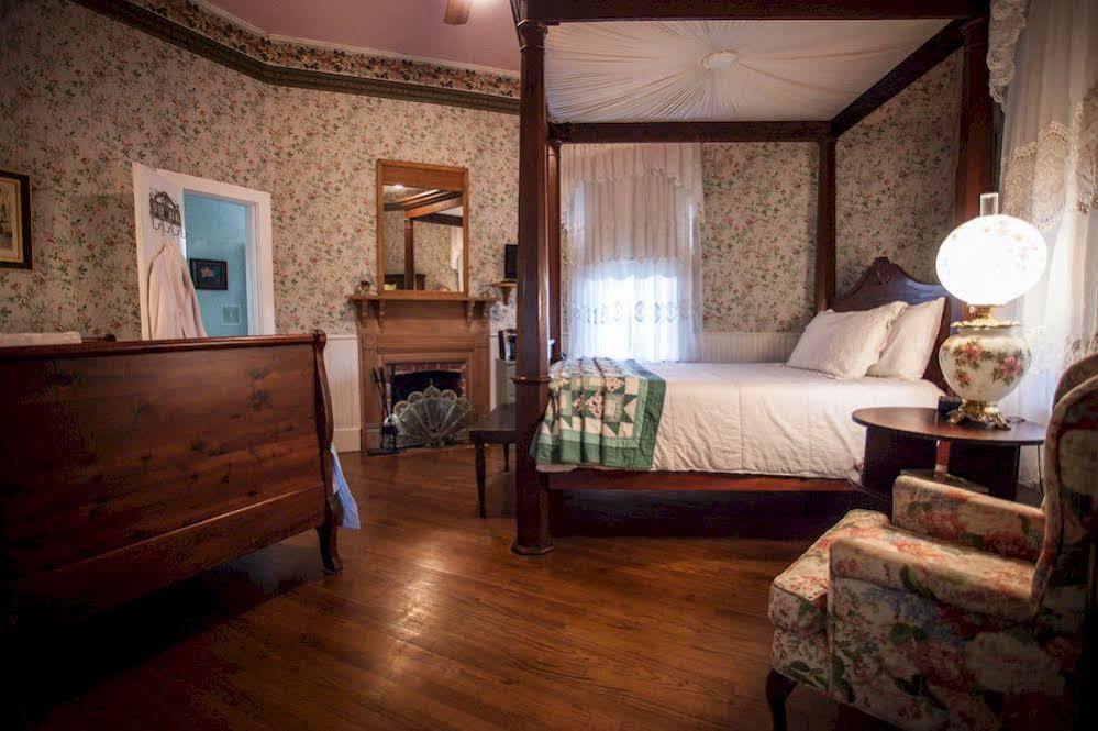Aaah! T'Frere'S Bed And Breakfast Lafayette Luaran gambar